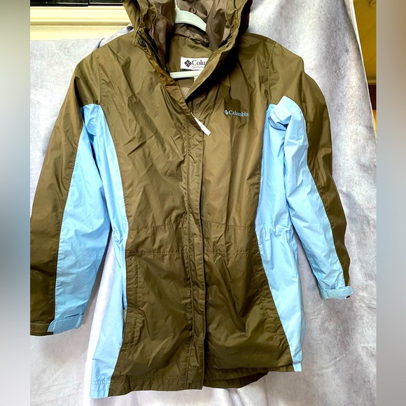 Columbia Jackets & Blazers - Columbia Windbreaker. Large. Adjustable Waist and Hood. Blue and Brown
